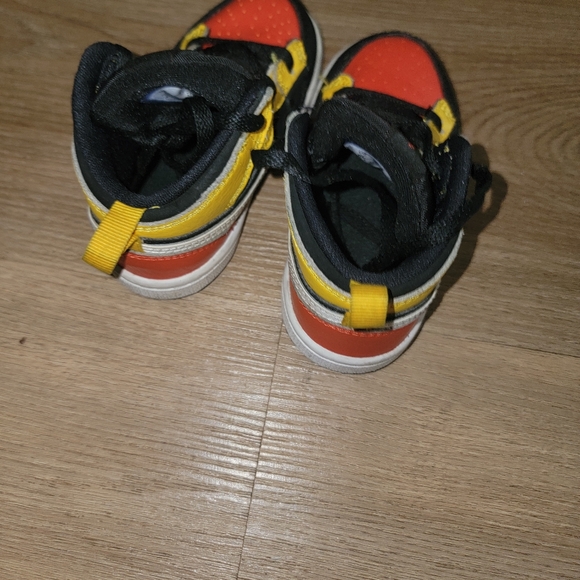 Nike Air Jordan 1 Retro Mid SE Amarillo Team Orange Toddler - Picture 3 of 3